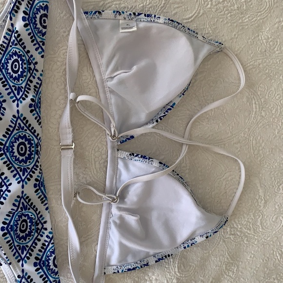 Bikini - Picture 3 of 5